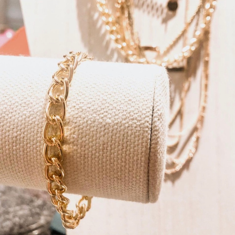 Gold Colored chunky bracelet!!!!